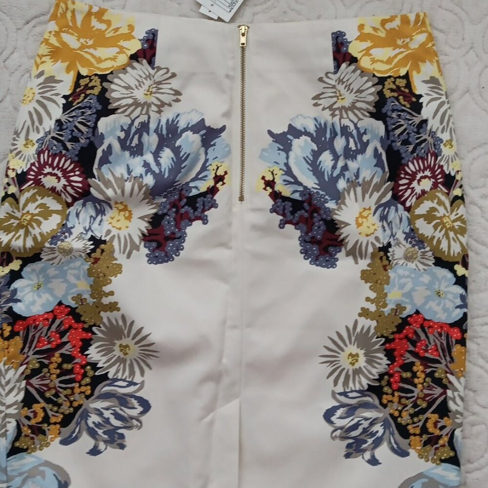 H&M Cream/Ivory Floral Pencil Skirt